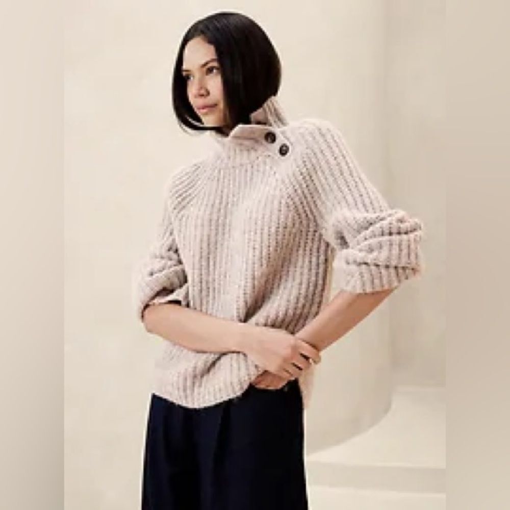 Banana Republic Textured Funnel Neck Pullover Sweater
